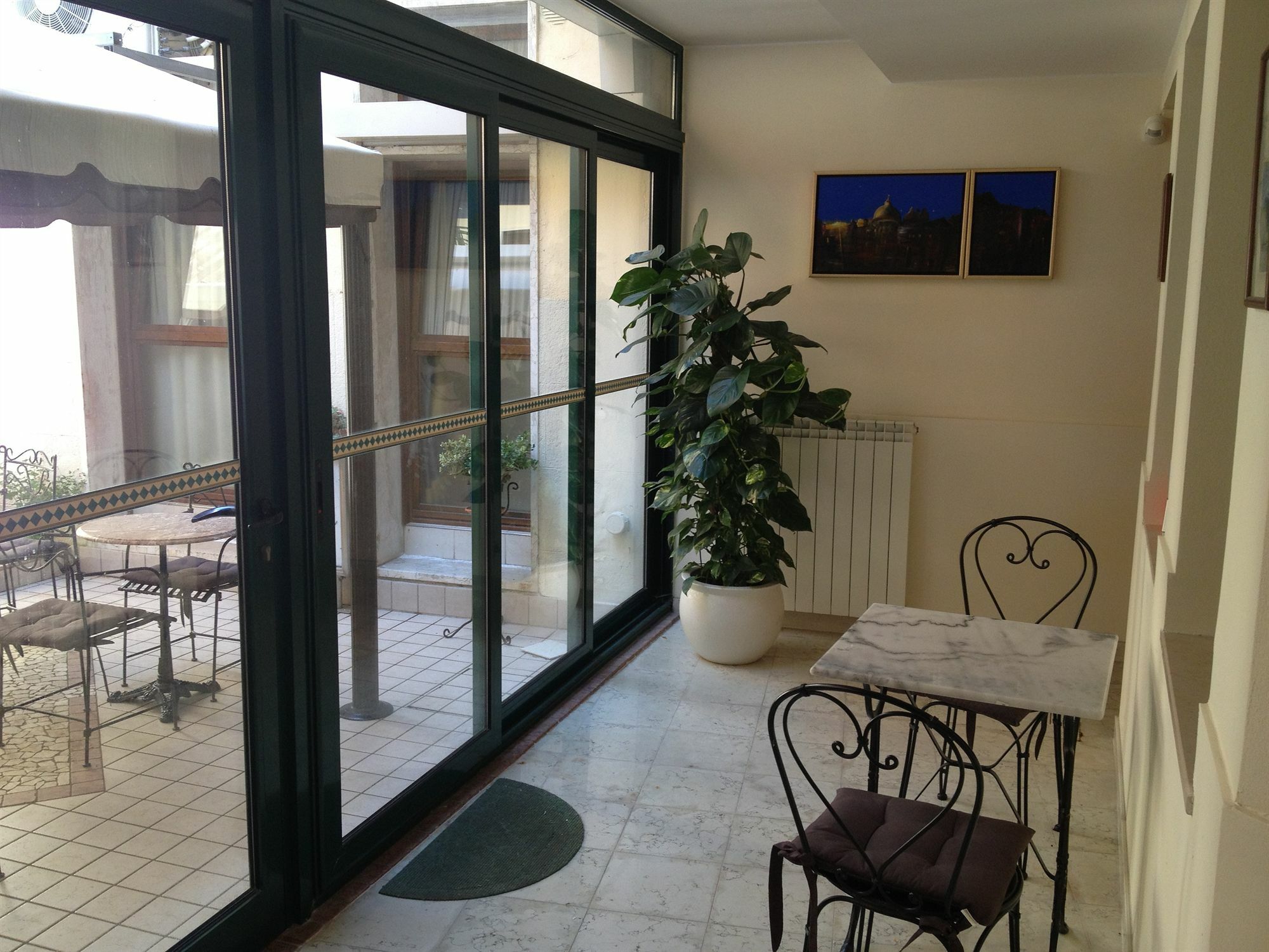 Herion Guest house 2*